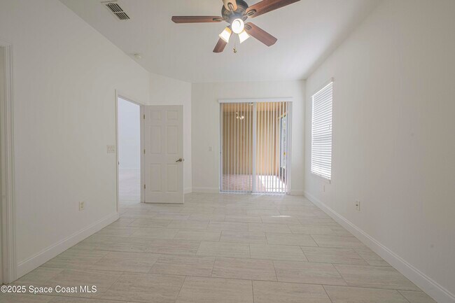 Building Photo - 3701 Titanic Cir