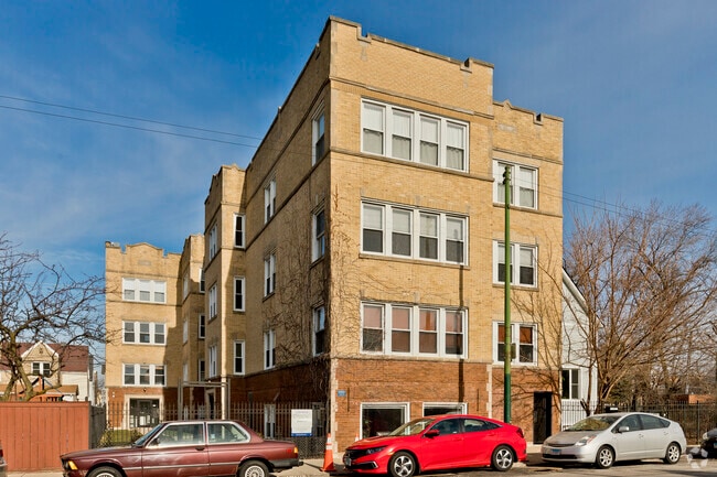 Building Photo - 3040 W Diversey Ave