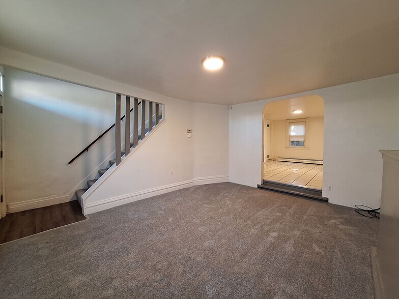 Building Photo - 822 McLain St