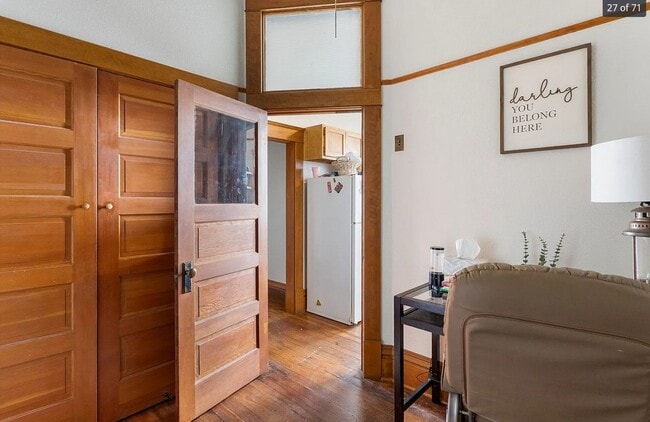 Building Photo - Charming 2 Bed, 2 Bath Apartment in Downtown Hamilton