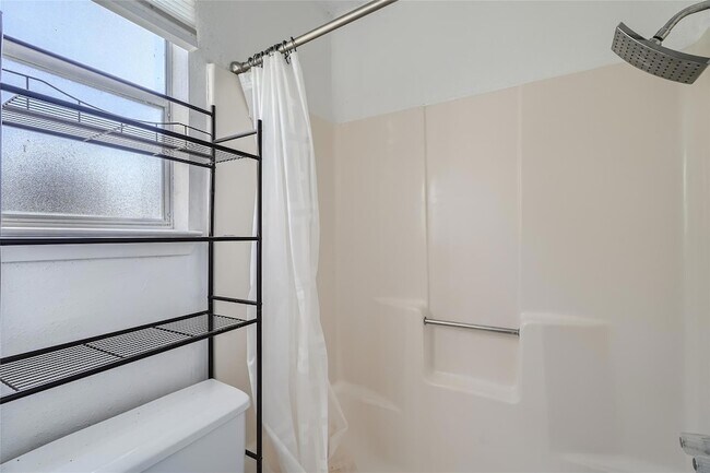 Building Photo - 7214 Salt Springs Dr