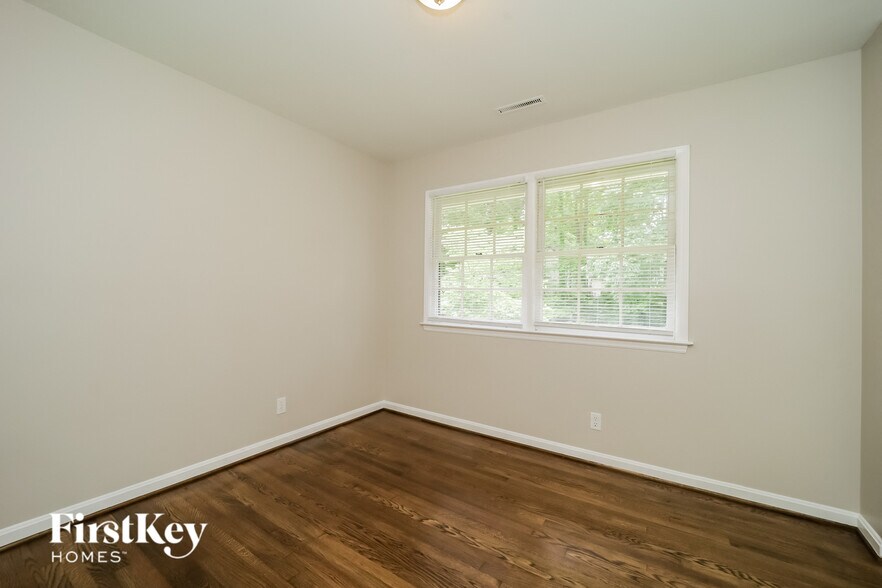 Building Photo - 2706 Northampton Dr