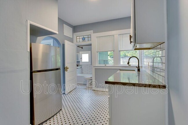 Primary Photo - 1005 SE 27th Ave