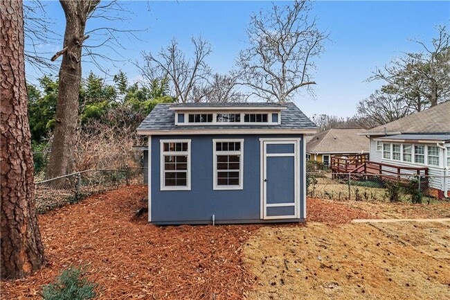 Building Photo - 202 Lansdowne Ave