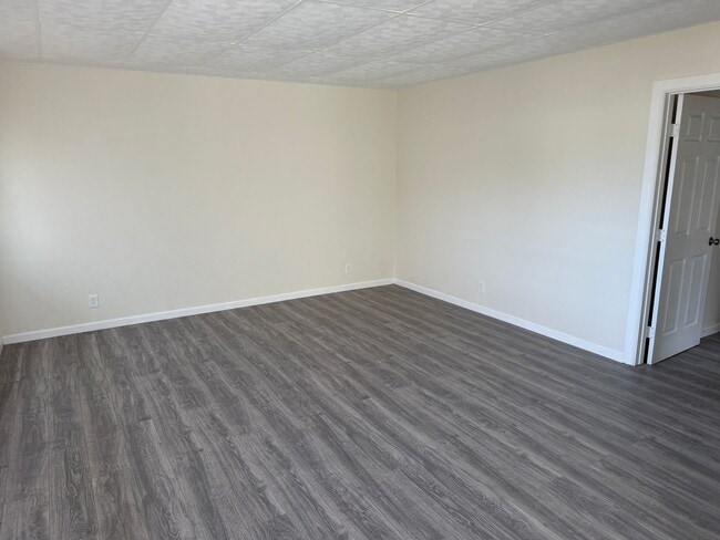 Building Photo - Affordable  3 bedroom house in Inyokern