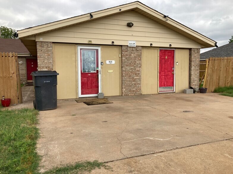 Front - 1607 City View Dr