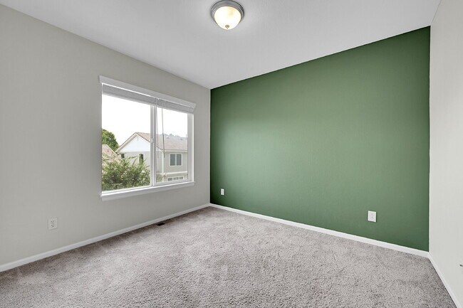 Building Photo - $2,695.00, 3 bed, 2.5 bath located in Denver.
