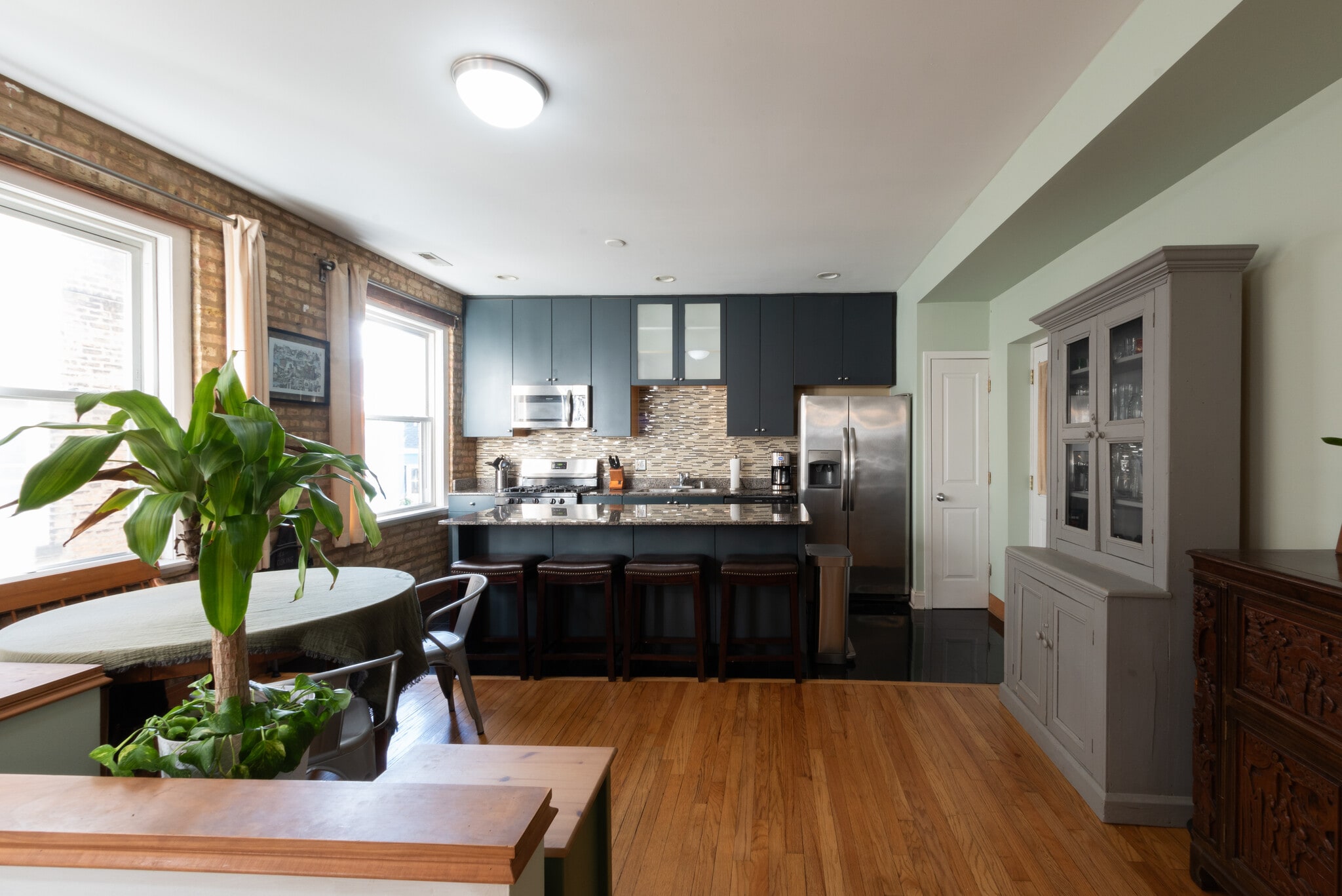 Building Photo - 2844 N Harding Ave