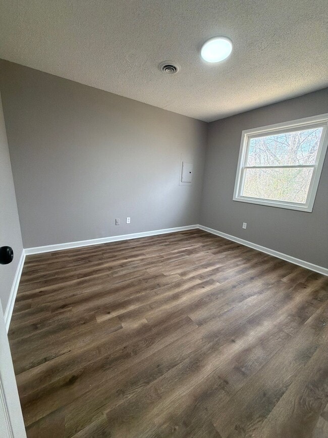 Building Photo - 213 Poplar St