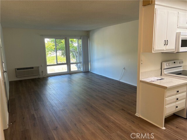 Building Photo - 2280 Via Mariposa W