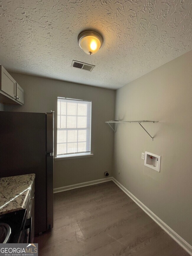 Building Photo - 763 South St