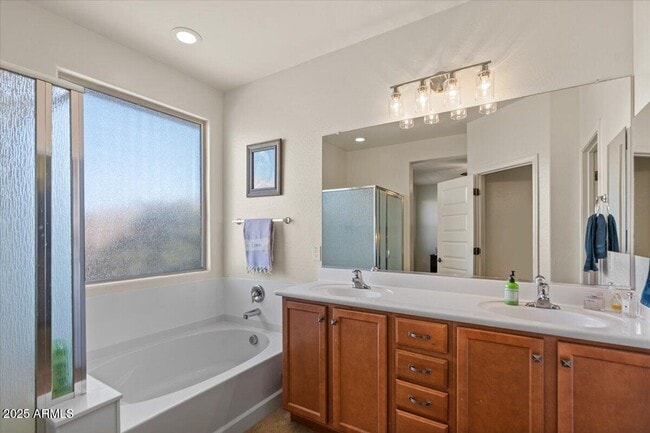 Building Photo - 2674 E Cherry Hill Dr