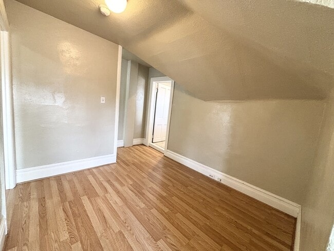 Building Photo - 512-514 E 500 S