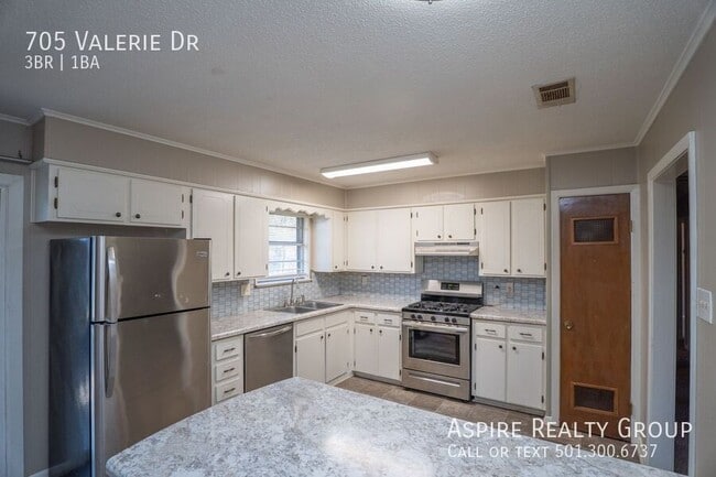 Building Photo - 705 Valerie Dr