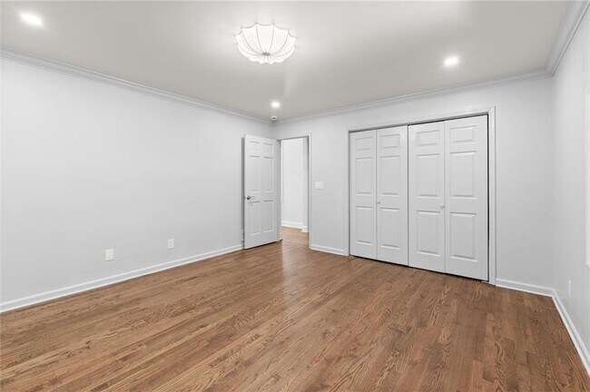 Building Photo - 459 Atlanta Country Club Dr