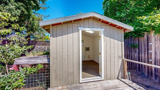 Building Photo - Beautiful 2 Bedroom 2 Bathroom Single Fami...
