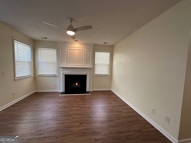 Building Photo - 124 Cottesford Dr SW