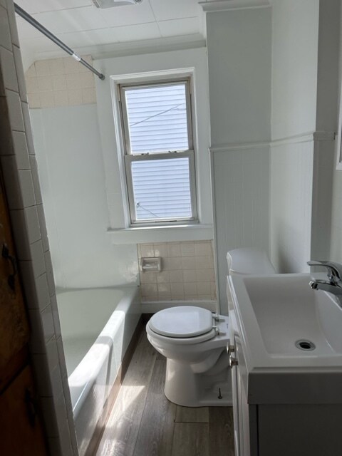 Building Photo - 90 Mayflower St