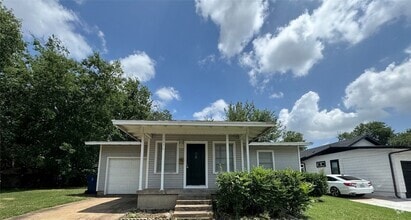 Building Photo - 2036 Delano Dr