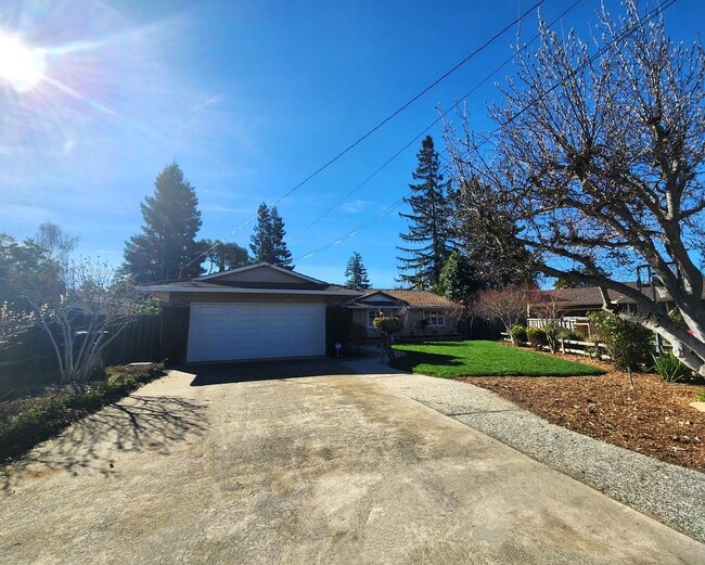 Building Photo - Charming Single Family Home Located in Sou...