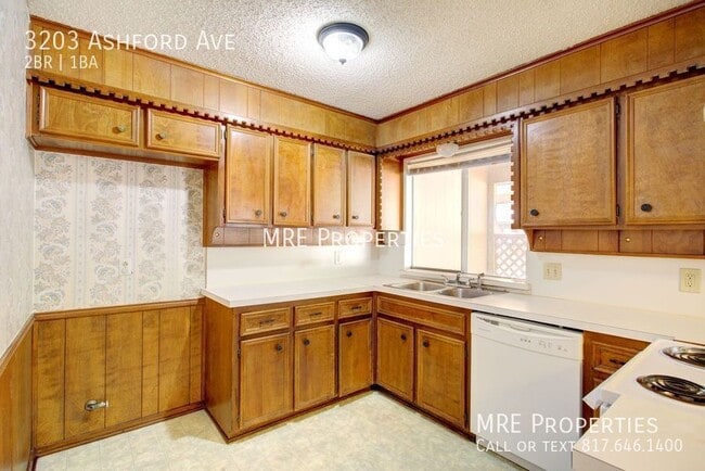 Building Photo - 3203 Ashford Ave