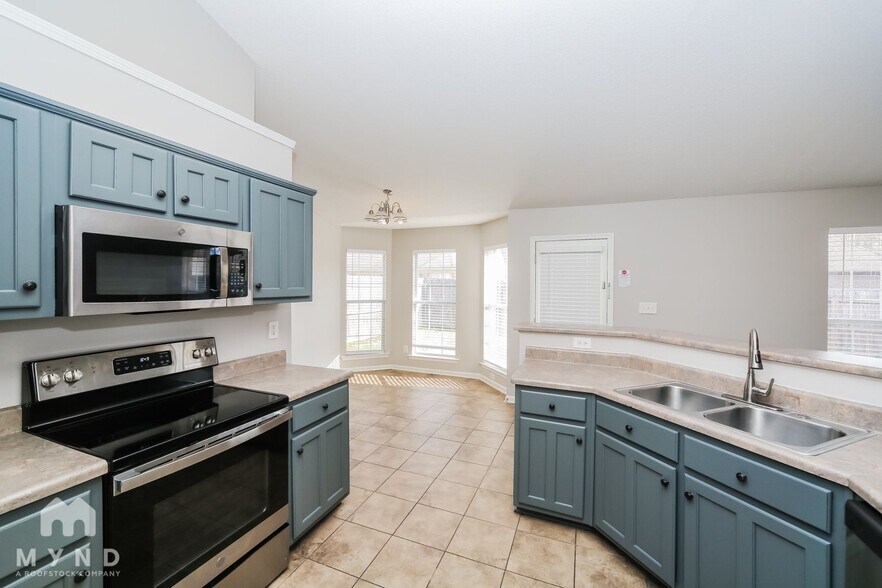 Building Photo - 2738 Old Well Cove