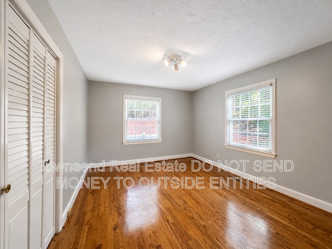 Building Photo - 3316 Cliffdale Rd