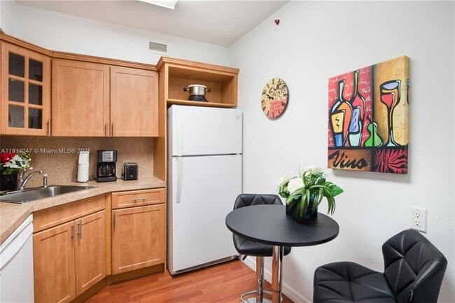 Building Photo - 5600 Collins Ave