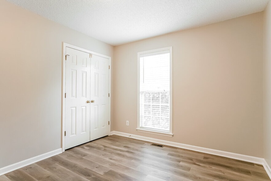 Building Photo - 185 Jared Dr