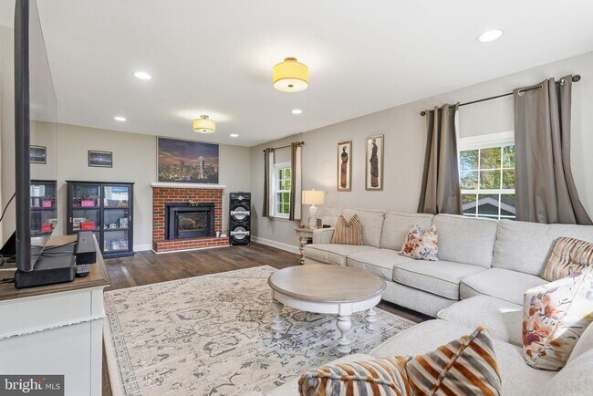 Building Photo - 5642 Jefferson Blvd