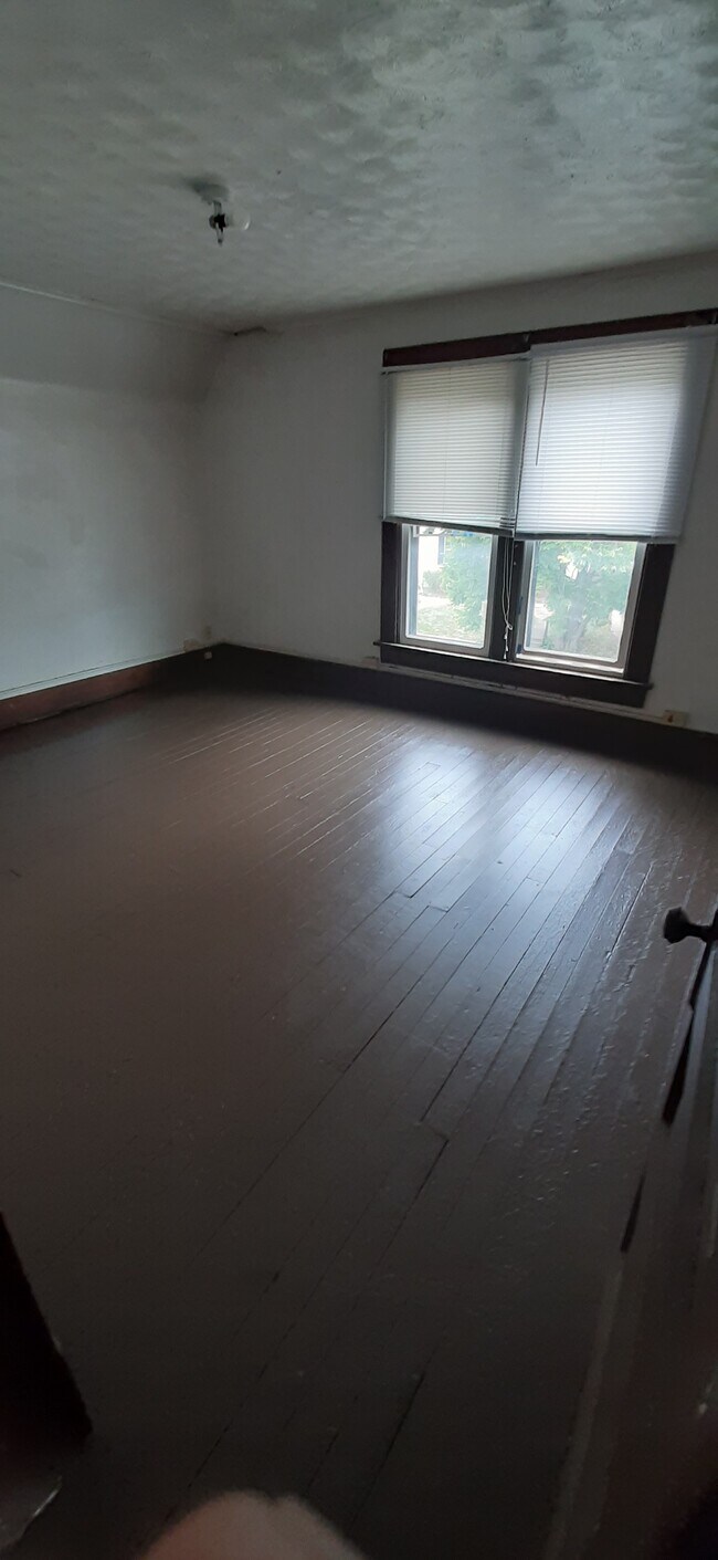 Building Photo - 73 E Blake Ave