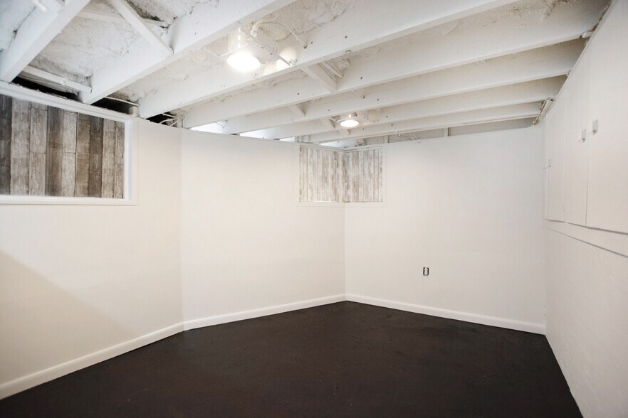 Bonus room / study - 1713 E Main St