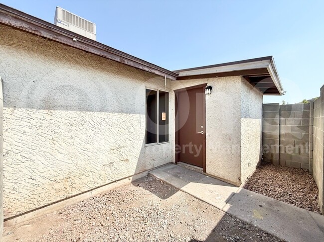 Building Photo - 27 W Inglewood St