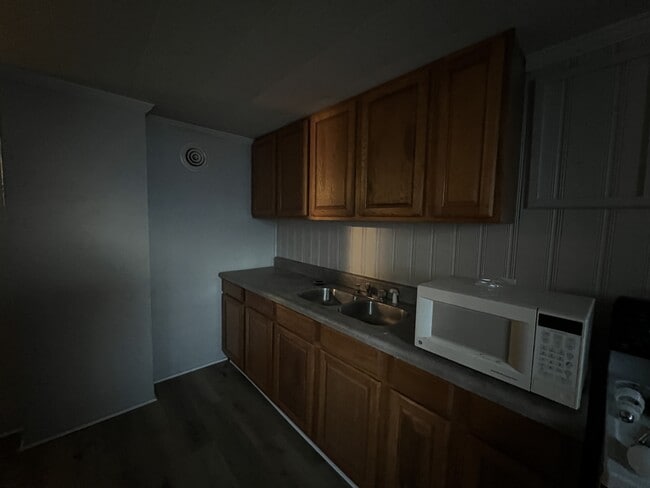 Building Photo - 605 C St