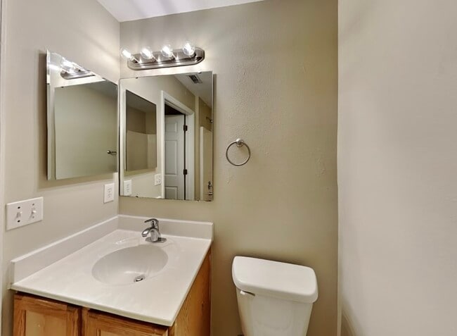 Building Photo - 3643 Wellington Pl