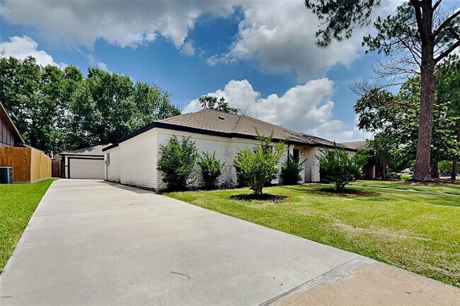 Building Photo - 2318 Turtle Creek Dr