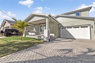 Building Photo - 2727 W Chestnut St