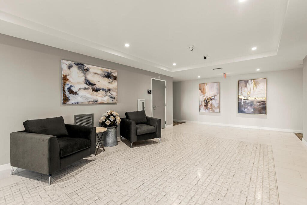 Building Photo - 26 Collins Ave
