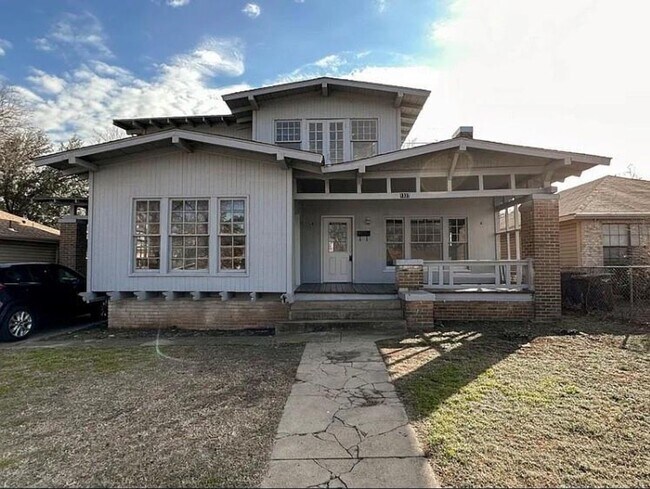 Primary Photo - Spacious Prairie Style Home- 3 Bed, 1 Bath...