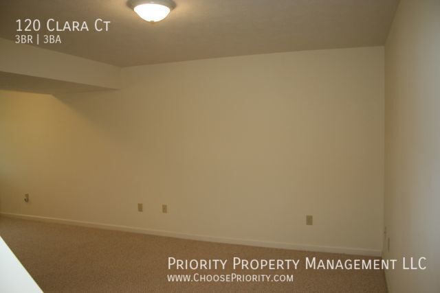 Building Photo - 120 Clara Ct