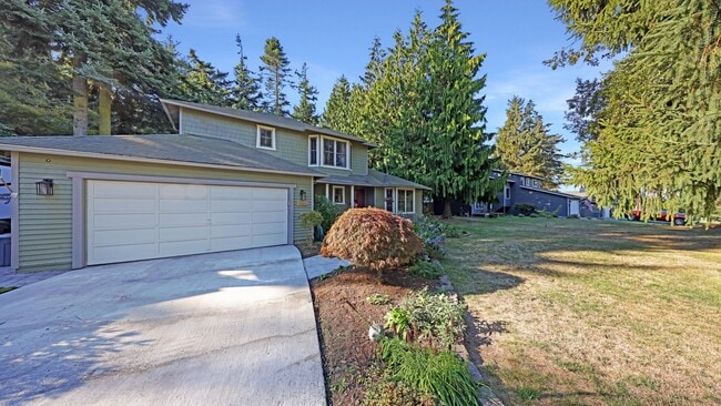 Building Photo - 3 Bed 2.5 Bath - Exceptional Condition - P...