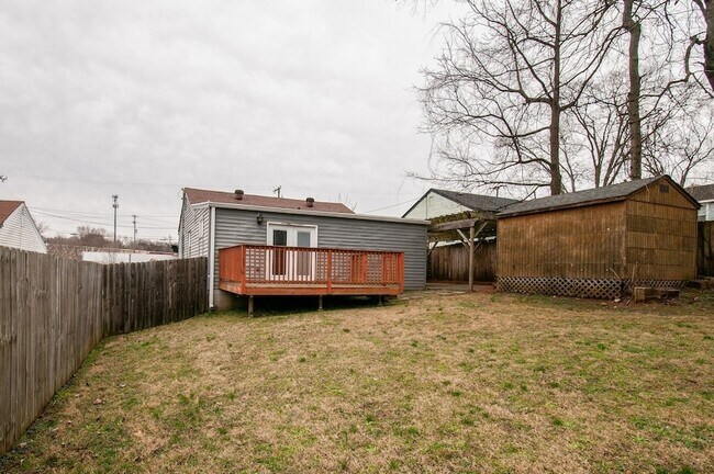 Building Photo - 821 W McKennie Ave