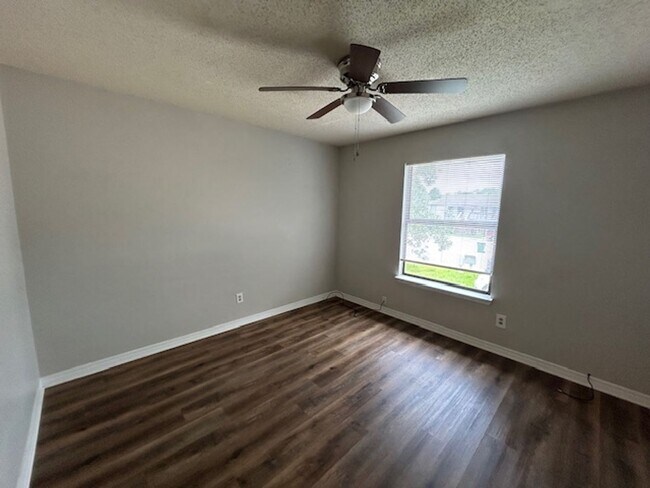 Building Photo - Landview Drive ABCD