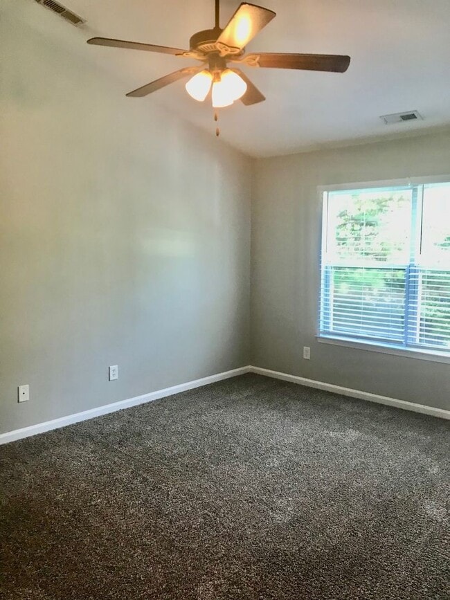 Building Photo - Come view this beautiful 2 Bedroom, 2.5 Bath townhome, located in the Olde Whitehall