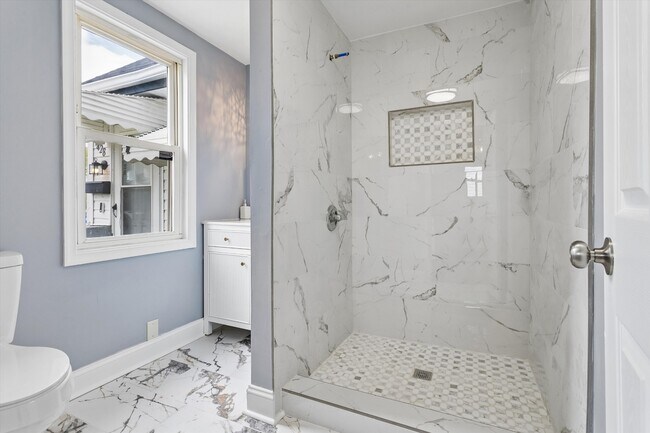 Building Photo - 1428 24th St