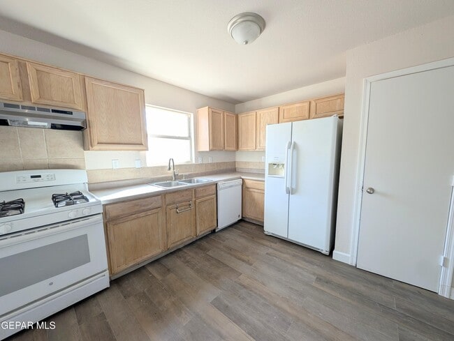 Building Photo - 5857 W Valley Cir