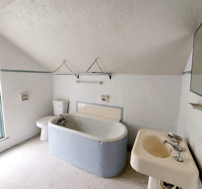 Building Photo - 123 Hudson Dr