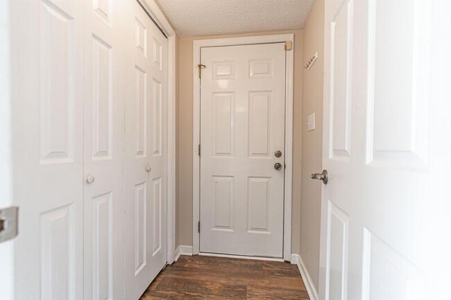 Building Photo - 6513 Jacobs Creek Cir