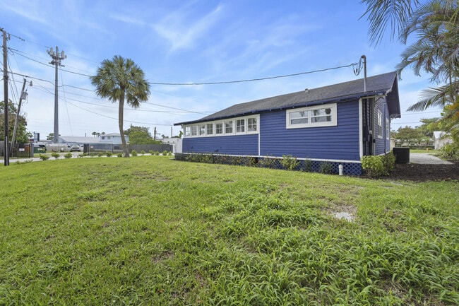 Building Photo - 1566 NW 9th Ave