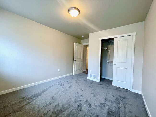 Building Photo - 2101 E Willamette Ave